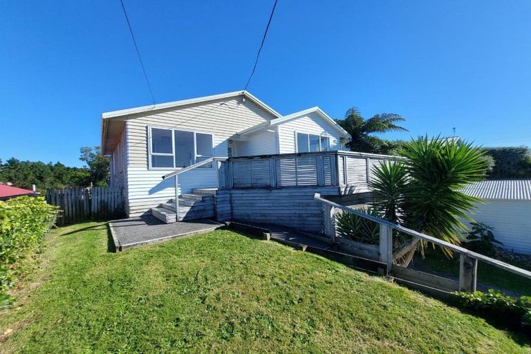 Photo of property in 132 Pioneer Road, Moturoa, New Plymouth, 4310