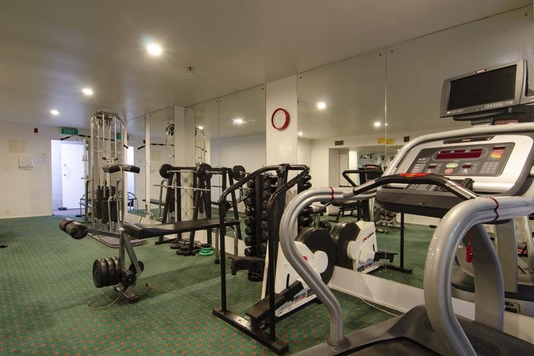 Photo of property in 1c/175 Hurstmere Road, Takapuna, Auckland, 0622