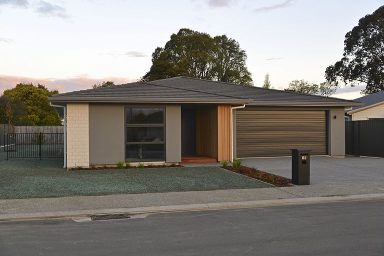 Photo of property in 14 Hereford Drive, Carterton, 5713