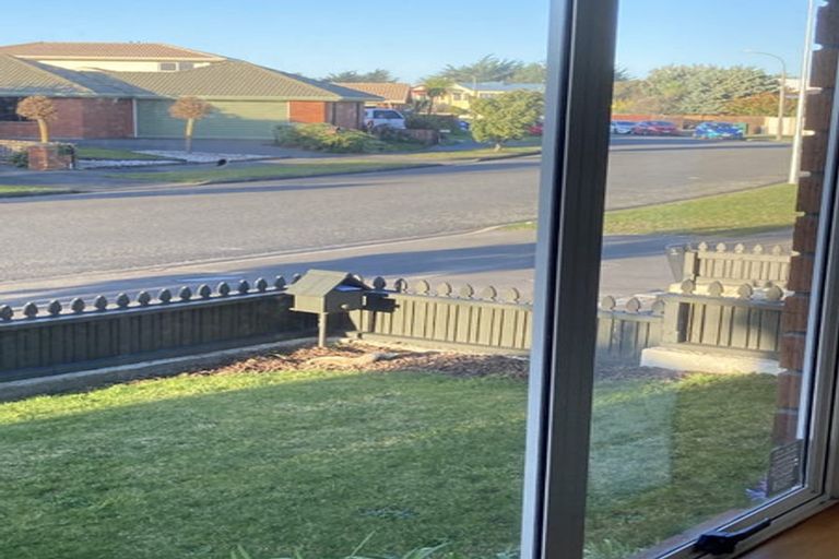 Photo of property in 19 Orlando Crescent, Waimairi Beach, Christchurch, 8083