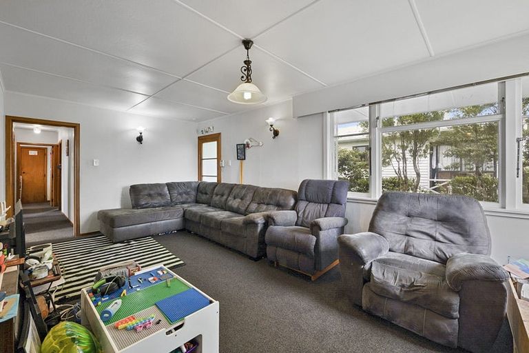 Photo of property in 56 Banks Street, Marfell, New Plymouth, 4310