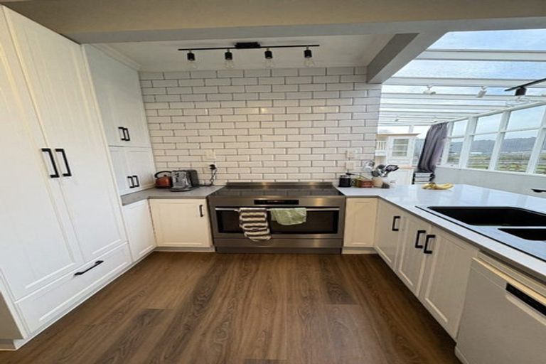 Photo of property in 112 Upper Fitzherbert Road, Wainuiomata, 5373