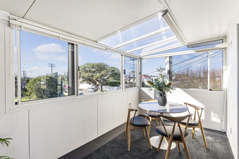 Photo of property in 4b Bruce Street, Northcote Point, Auckland, 0627