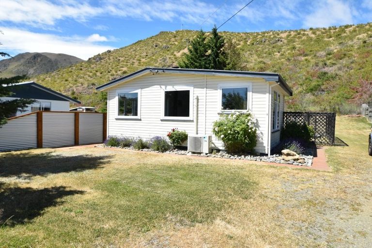 Photo of property in 4 Black Peak Road, Omarama, 9412