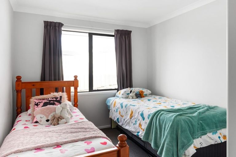 Photo of property in 17 Lakeside Terrace, Omokoroa, 3114