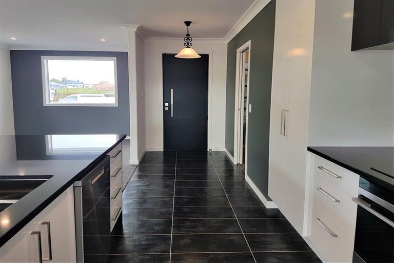 Photo of property in 89 Kaurinui Crescent, One Tree Point, 0118