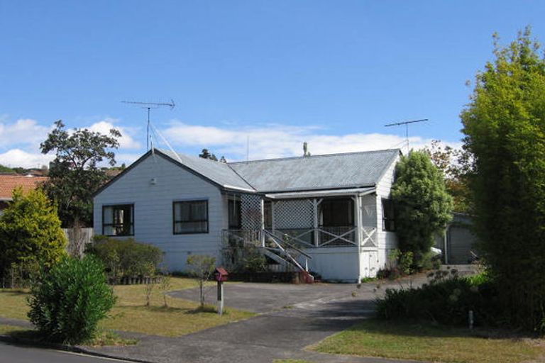 Photo of property in 8 Weetman Drive, Browns Bay, Auckland, 0630
