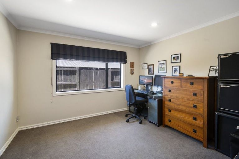 Photo of property in 5 Rodeo Drive, Kelvin Grove, Palmerston North, 4414
