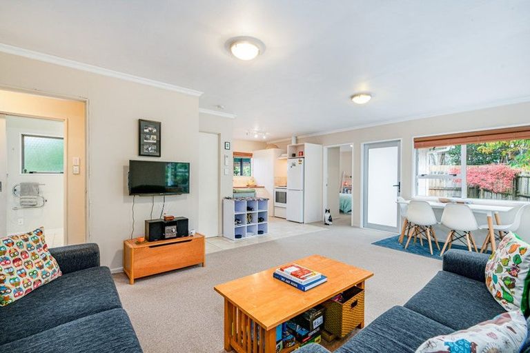 Photo of property in 1/22 Wirihana Road, Titirangi, Auckland, 0604