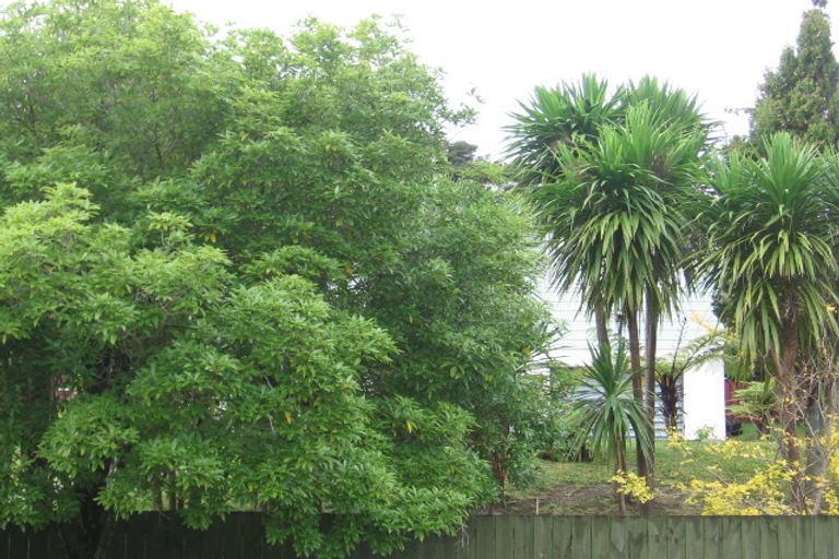 Photo of property in 32 Brunner Road, Glen Eden, Auckland, 0602