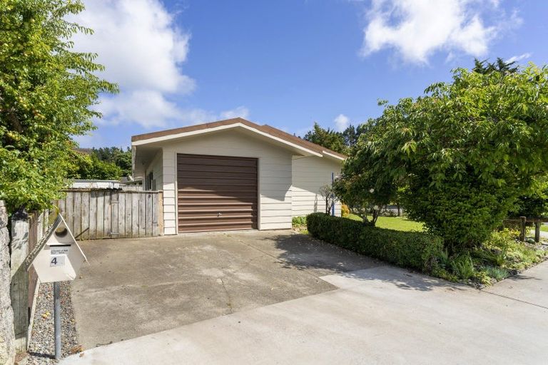 Photo of property in 40 Walton Avenue, Waikanae, 5036