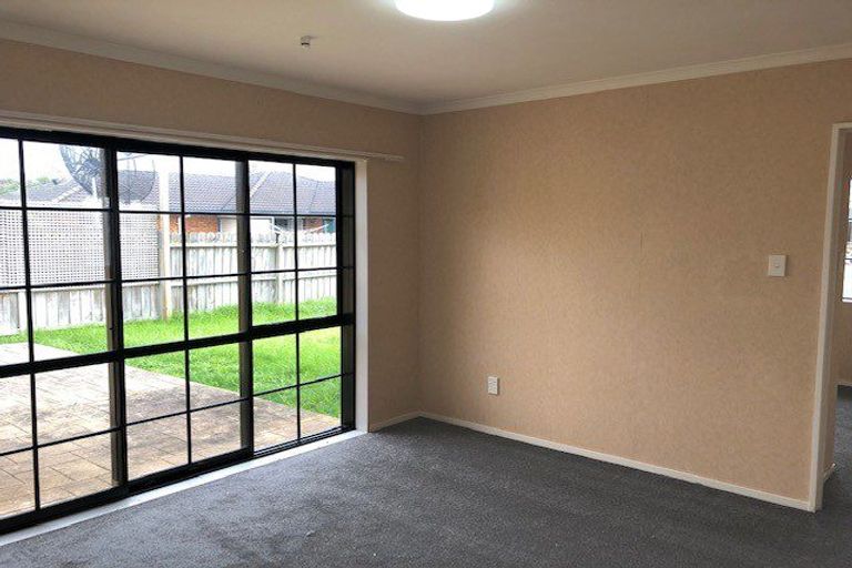 Photo of property in 8 Cottesmore Place, Huntington Park, Auckland, 2013