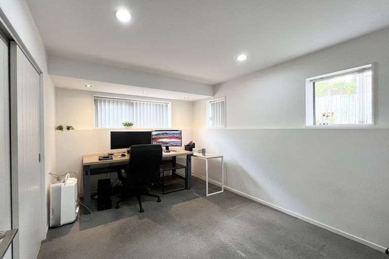 Photo of property in 22 Mulroy Place, Pinehill, Auckland, 0632