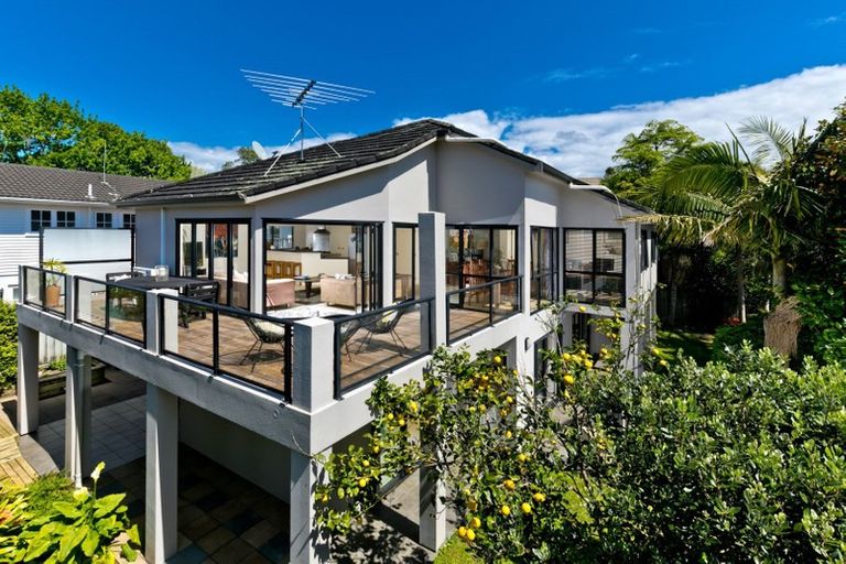 Photo of property in 2/17 Sartors Avenue, Northcross, Auckland, 0630