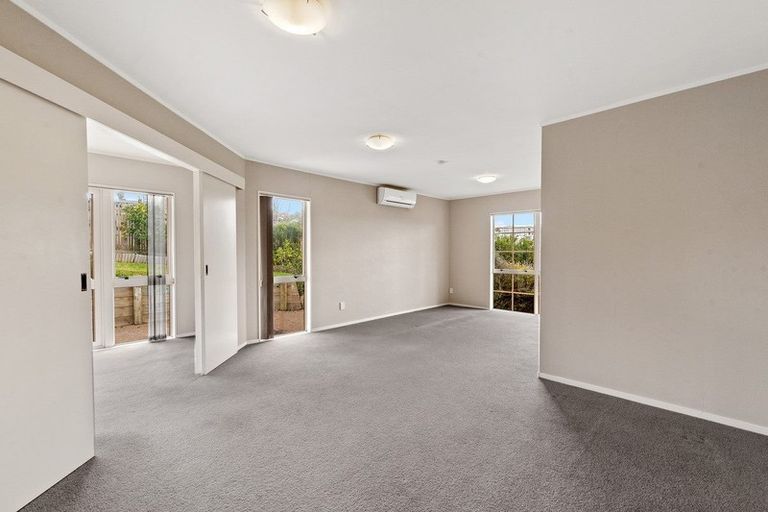 Photo of property in 76 Barbados Drive, Unsworth Heights, Auckland, 0632