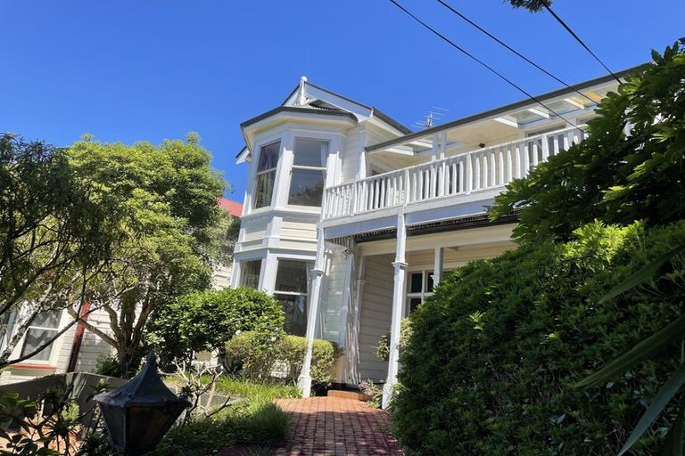 Photo of property in 16 Talavera Terrace, Kelburn, Wellington, 6012