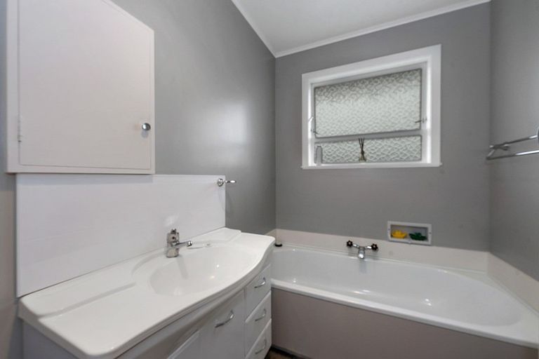 Photo of property in 40 Rutherford Street, Chedworth, Hamilton, 3210