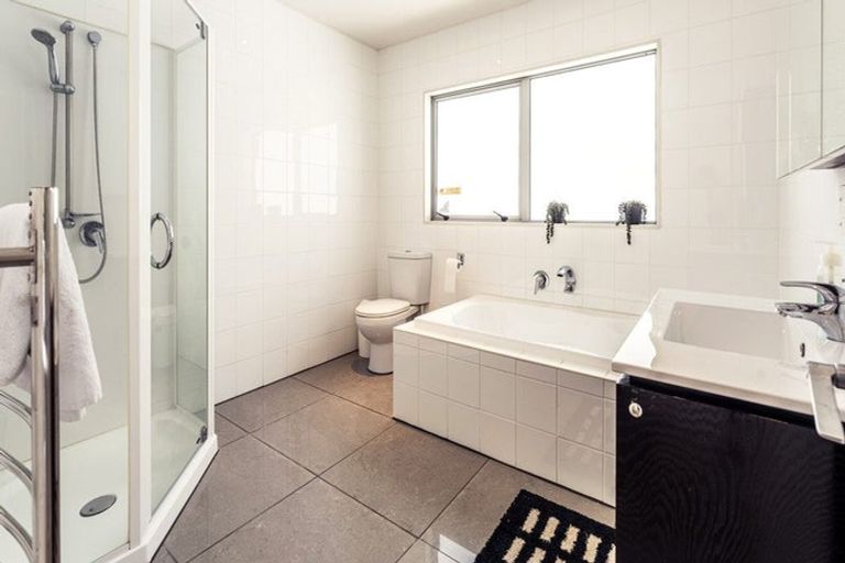 Photo of property in 2/17 Blackbridge Road, Wadestown, Wellington, 6012