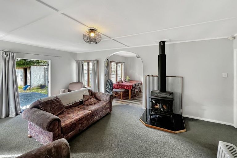 Photo of property in 10 Victor Street, Dannevirke, 4930