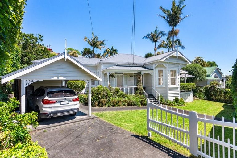 Photo of property in 31 Shoal Bay Road, Devonport, Auckland, 0624
