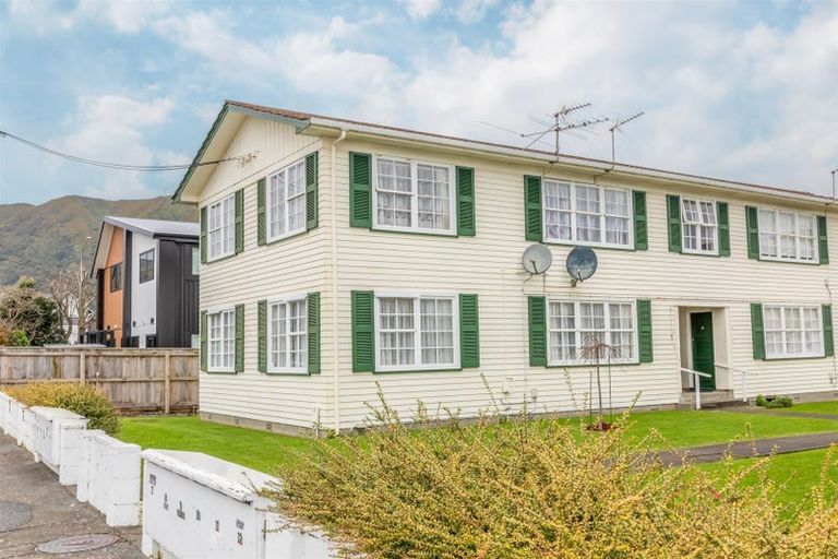 Photo of property in 1/95 Whites Line East, Waiwhetu, Lower Hutt, 5010