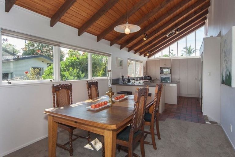 Photo of property in 132 Carlisle Road, Northcross, Auckland, 0632