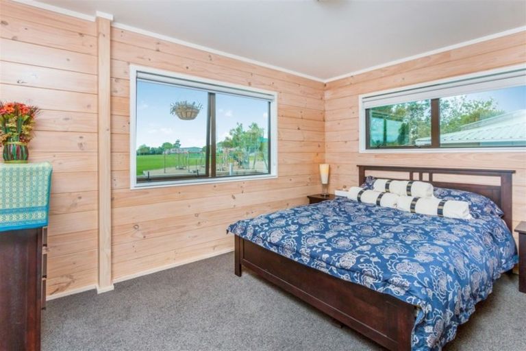 Photo of property in 1/27 St Leonards Road, Kelston, Auckland, 0602