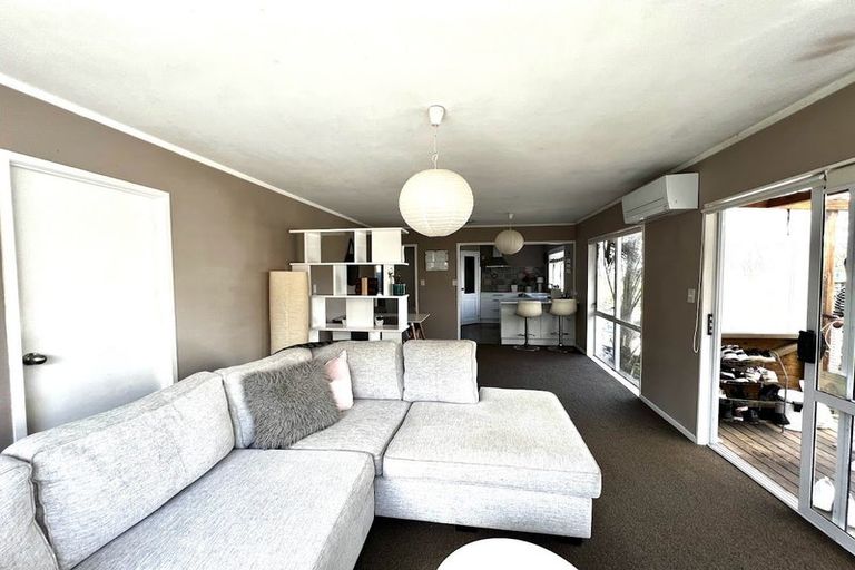 Photo of property in 1/41 Elizabeth Drive, West Harbour, Auckland, 0618