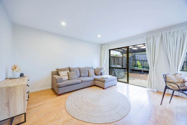 Photo of property in Casa Bella, 9/427 Albany Highway, Albany, Auckland, 0632