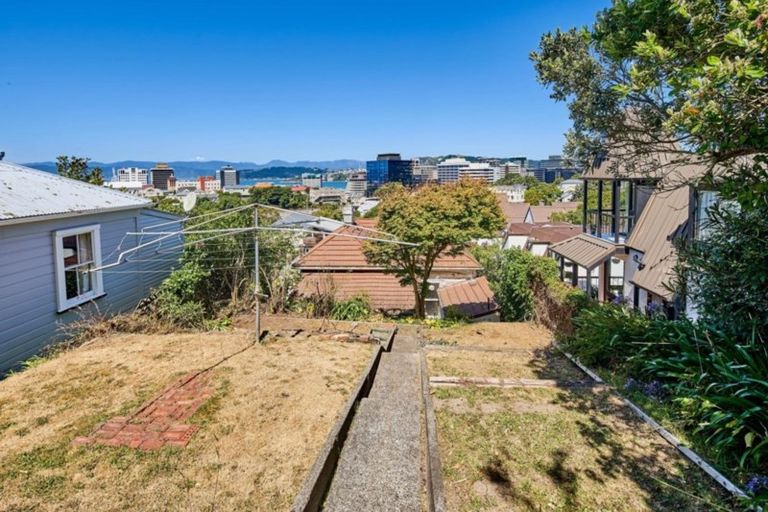 Photo of property in 8 Pitarua Street, Thorndon, Wellington, 6011