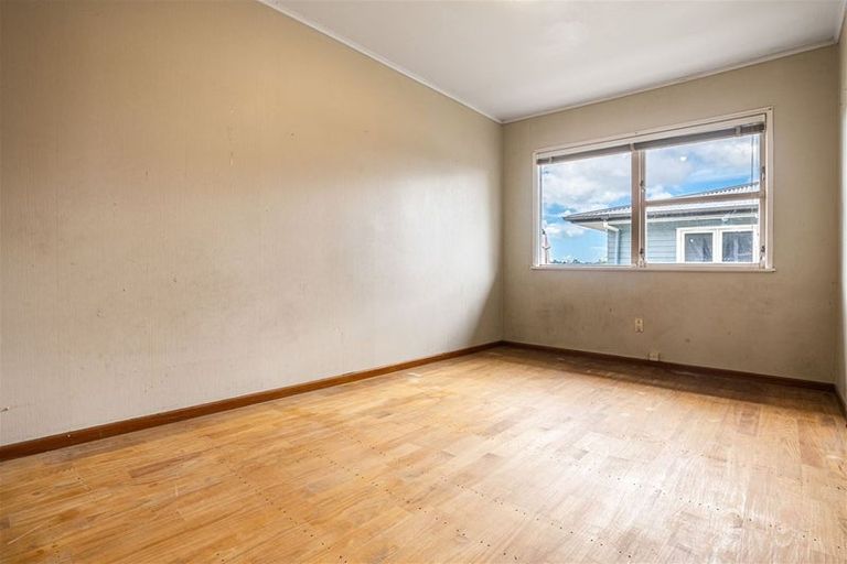 Photo of property in 46 Fairclough Road, Beach Haven, Auckland, 0626