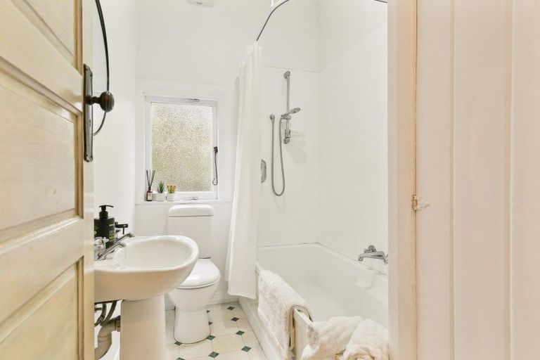 Photo of property in 159 Queens Drive, Lyall Bay, Wellington, 6022