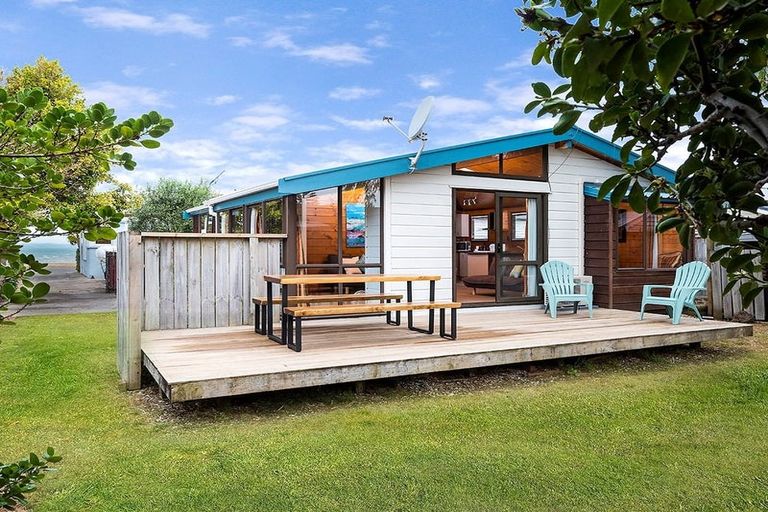 Photo of property in 25a The Esplanade, Eastern Beach, Auckland, 2012