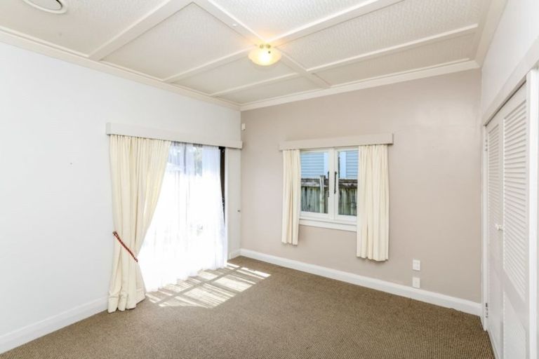 Photo of property in 421 Mangorei Road, Highlands Park, New Plymouth, 4312