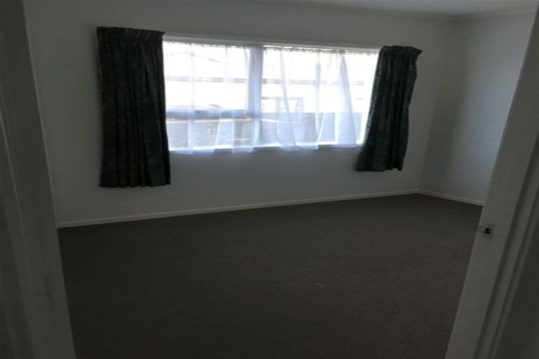 Photo of property in 2 Silverstone Place, Henderson, Auckland, 0612