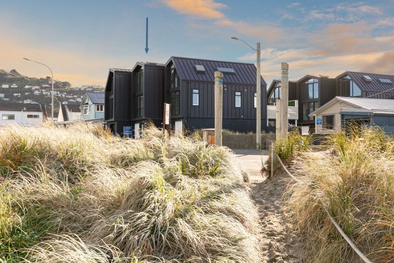 Photo of property in 8b Lyall Parade, Lyall Bay, Wellington, 6022