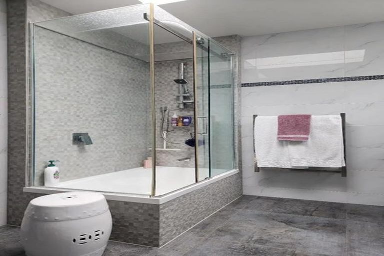 Photo of property in 46 Victoria Road, New Plymouth, 4310