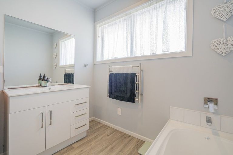 Photo of property in 1 Kawakawa Road, Whitianga, 3510