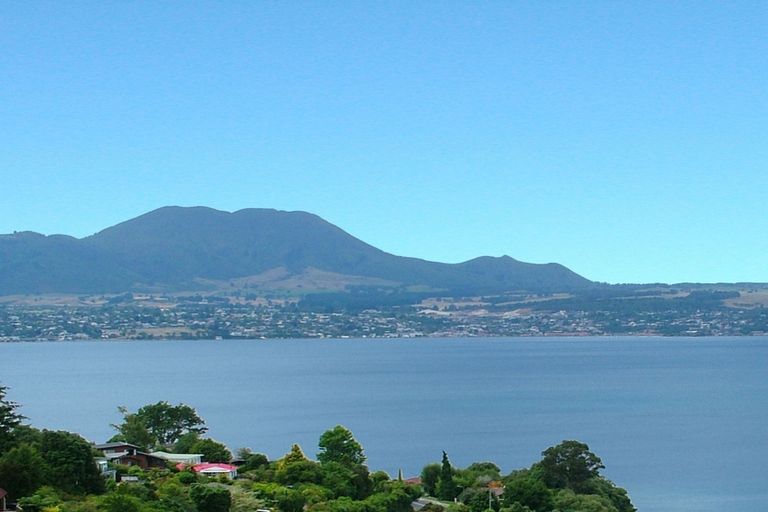 Photo of property in 82 Wakeman Road, Acacia Bay, Taupo, 3330