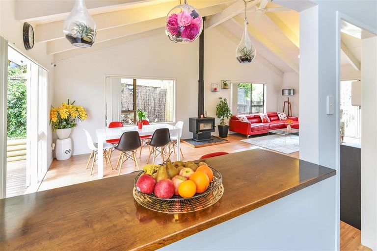 Photo of property in 24 Deodar Place, Totara Heights, Auckland, 2105