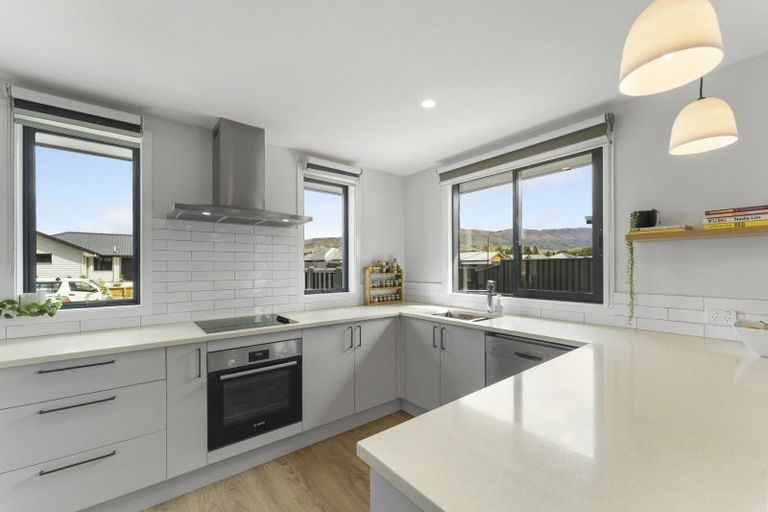 Photo of property in 5 Travertine Street, Cromwell, 9310