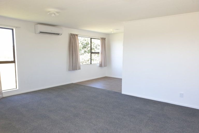 Photo of property in 42 Parakai Avenue, Parakai, 0830