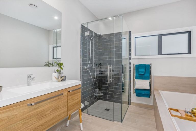 Photo of property in 29 Queen Charlotte Drive, Aotea, Porirua, 5024