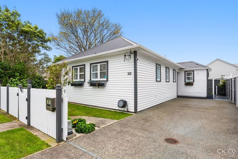 Photo of property in 31 Birdwood Road, Waterloo, Lower Hutt, 5011