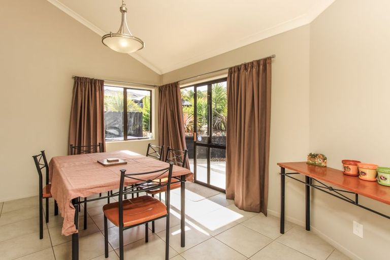 Photo of property in 6 Khaleel Place, Henderson, Auckland, 0612