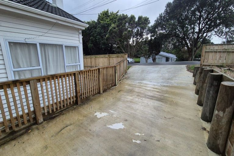Photo of property in 22 Hampton Hill Road, Tawa, Wellington, 5028