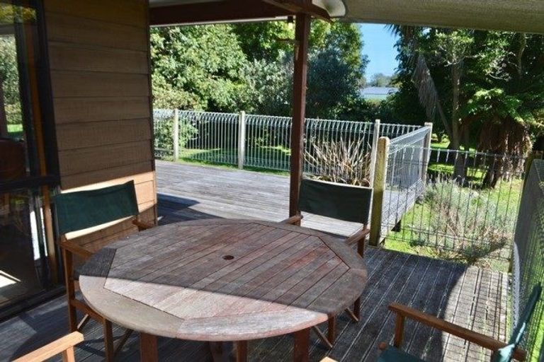 Photo of property in 32 Wi Pere Street, Manakau, 5573