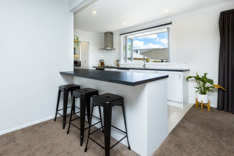 Photo of property in 9 Hillside Drive, Maoribank, Upper Hutt, 5018