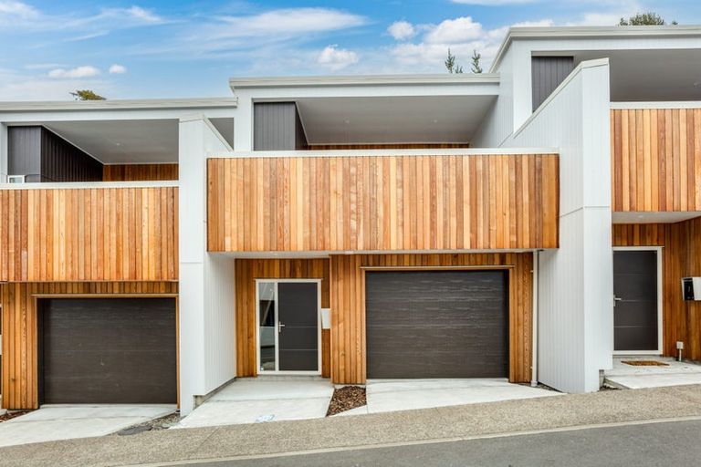 Photo of property in 5 Pakura Place, Wainuiomata, Lower Hutt, 5014