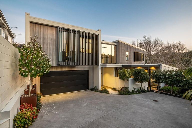 Photo of property in 2a Peter Terrace, Castor Bay, Auckland, 0620